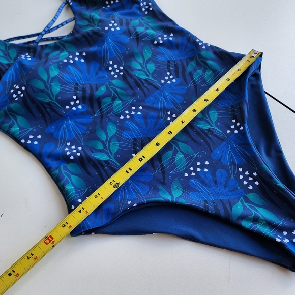 NWOT One Piece Swimsuit Navy Floral Scoop Neck Strappy Straps Lined Cups M - Picture 10 of 14